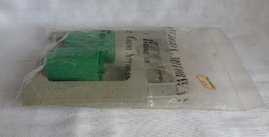 Picture of Matchbox Motorway X-8 Bridge & Column Supports Light Grey/Green Bagged